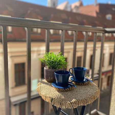 Audrey Hepburn Apartment Old Town Air Conditioned Pressburg Exterior foto